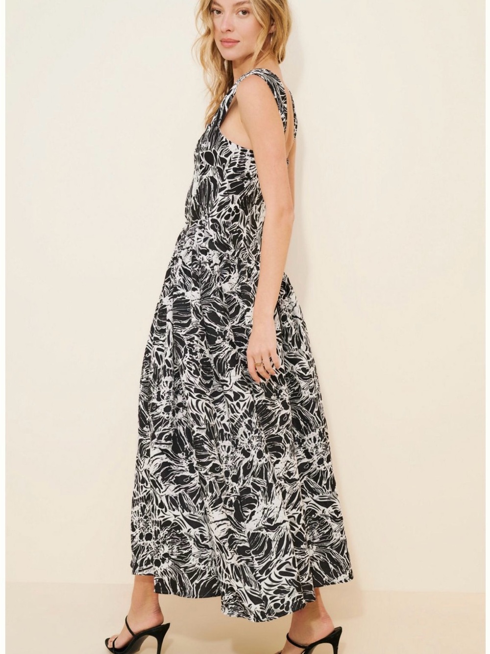 Elliatt Louise Black & White Floral Maxi Anthropologie size Medium - Picture 8 of 9